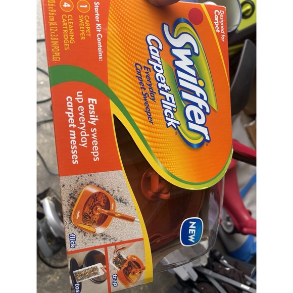 Swiffer Carpet Flick Everyday Carpet Sweeper Starter Kit NEW in Box - Picture 2 of 6
